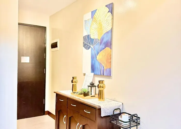 Santis Place At Eighty One Newport Blvd Across Naia Terminal 3 Appart hôtel Manille