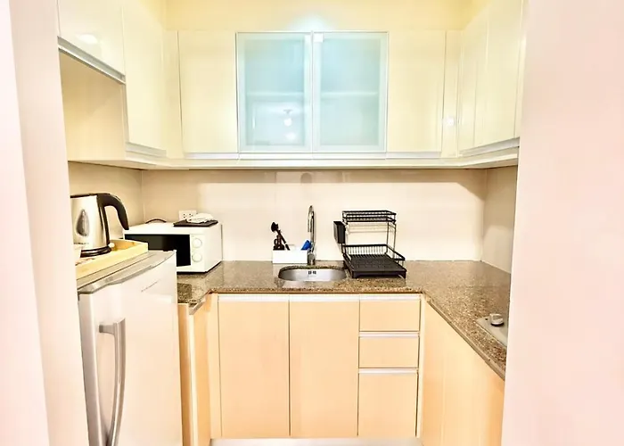 Santis Place At Eighty One Newport Blvd Across Naia Terminal 3 4* Manille
